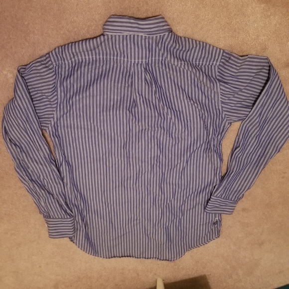 Aritzia boyfriend fit long sleeve button down - Picture 2 of 4